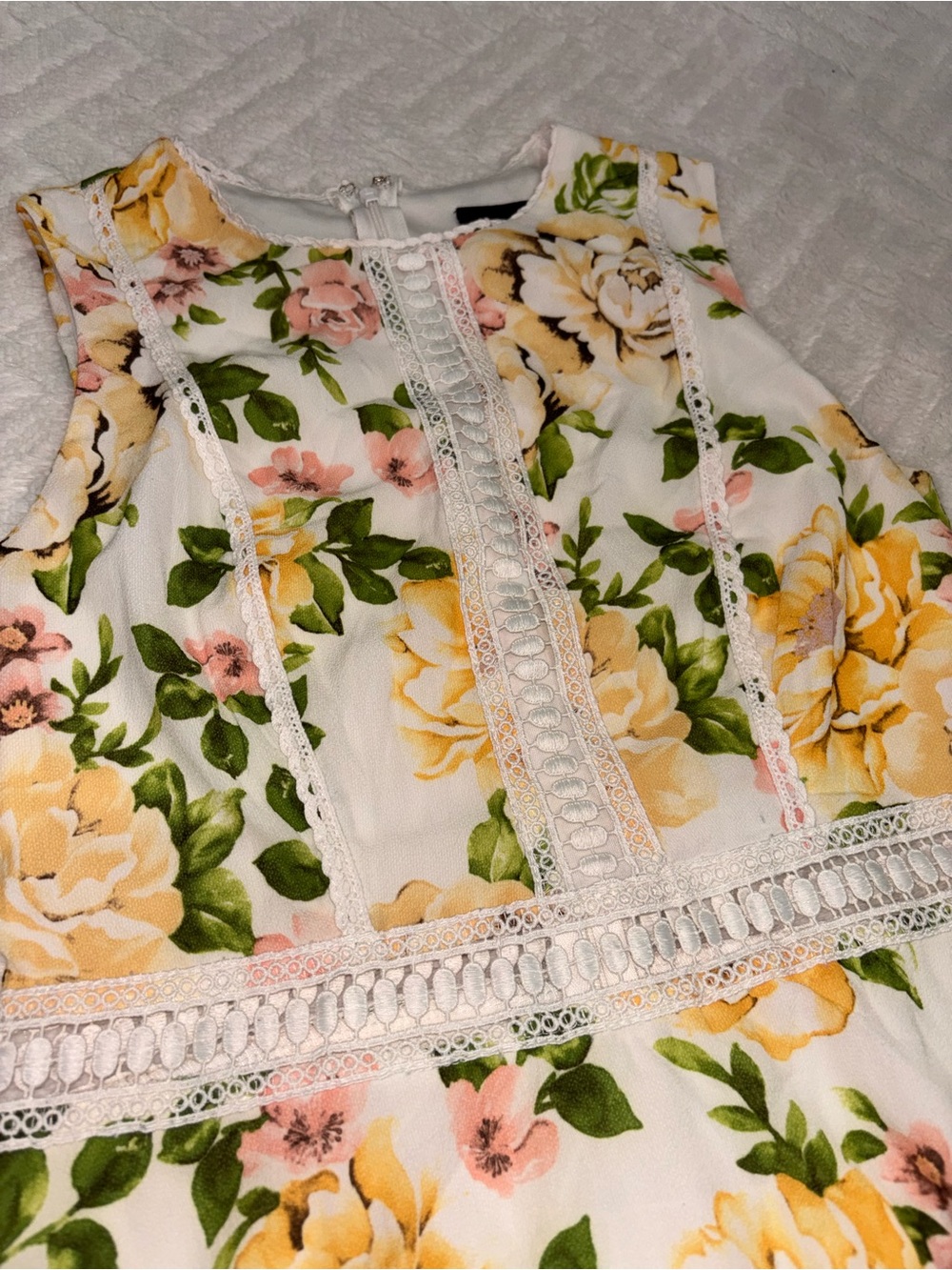 🧸 Disney Princess Belle Floral Yellow, Cream & Pink with Cut-Out Detail - Picture 2 of 7